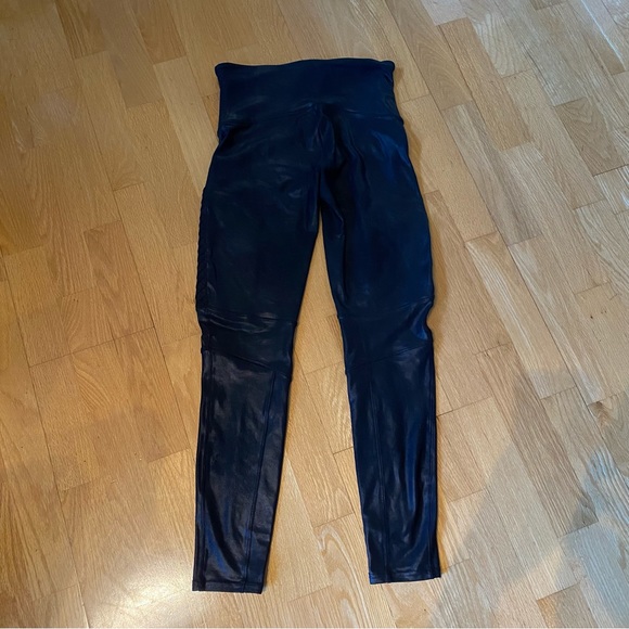 Spanx Moto Faux Leggings, size XL fits size 4 only - Picture 7 of 14